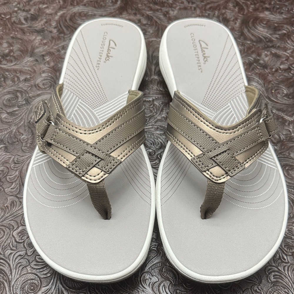 Clarks Women's Breeze Sea Flip-Flop sandal  women’s 10 M